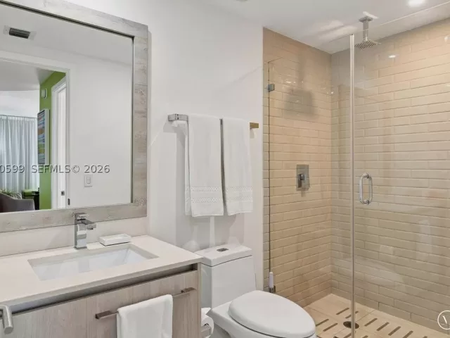 2-bedroom condo for sale in Hollywood - 4010 S Ocean Dr T3909 - MondialRealty