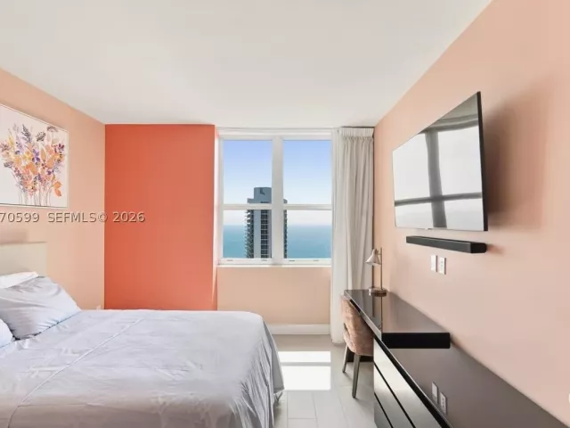 2-bedroom condo for sale in Hollywood - 4010 S Ocean Dr T3909 - MondialRealty