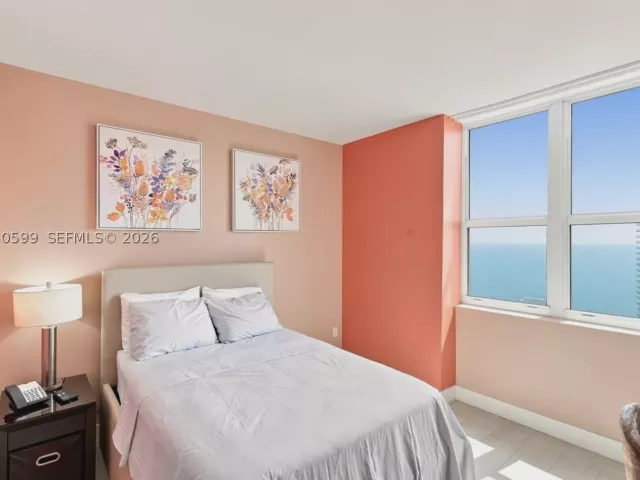 2-bedroom condo for sale in Hollywood - 4010 S Ocean Dr T3909 - MondialRealty