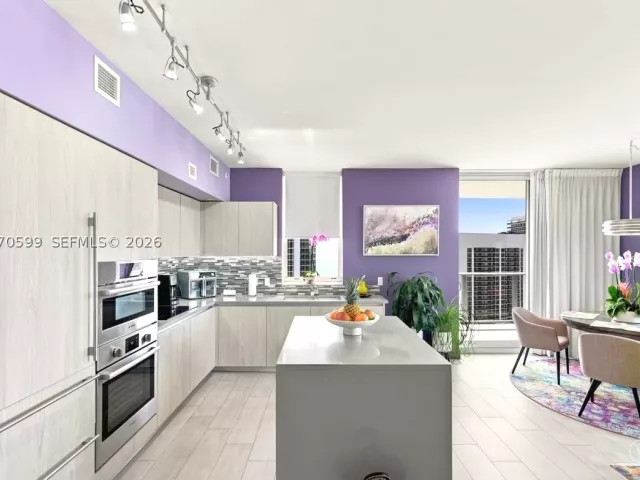 2-bedroom condo for sale in Hollywood - 4010 S Ocean Dr T3909 - MondialRealty