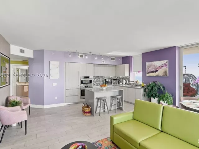 2-bedroom condo for sale in Hollywood - 4010 S Ocean Dr T3909 - MondialRealty