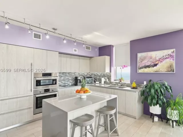 2-bedroom condo for sale in Hollywood - 4010 S Ocean Dr T3909 - MondialRealty