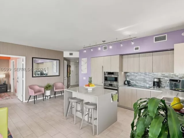 2-bedroom condo for sale in Hollywood - 4010 S Ocean Dr T3909 - MondialRealty