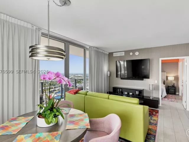 2-bedroom condo for sale in Hollywood - 4010 S Ocean Dr T3909 - MondialRealty