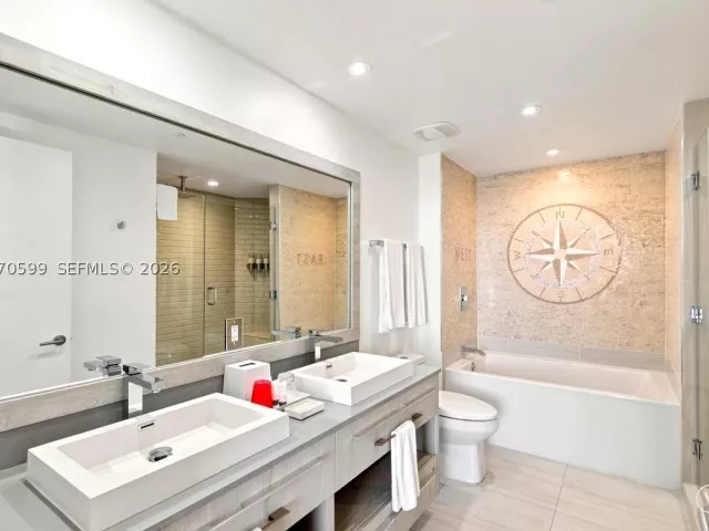 2-bedroom condo for sale in Hollywood - 4010 S Ocean Dr T3909 - MondialRealty