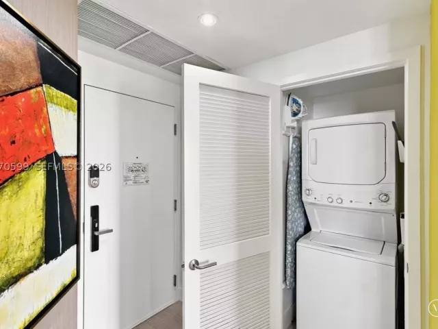 2-bedroom condo for sale in Hollywood - 4010 S Ocean Dr T3909 - MondialRealty