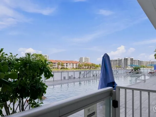 2-bedroom condo for sale in Hollywood - 4010 S Ocean Dr T3909 - MondialRealty