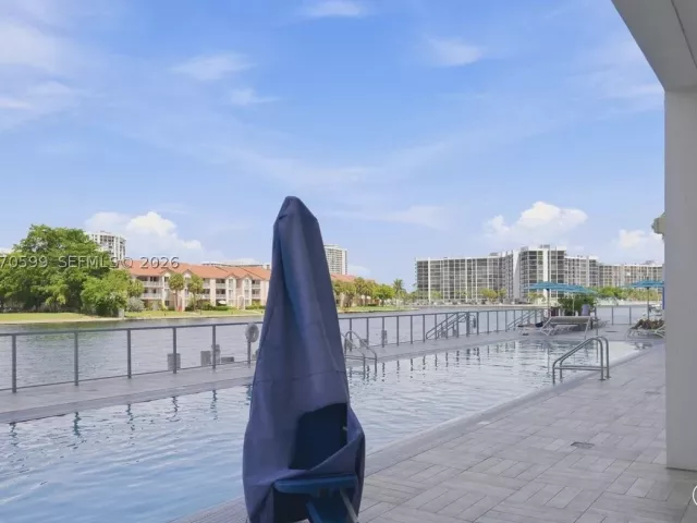 2-bedroom condo for sale in Hollywood - 4010 S Ocean Dr T3909 - MondialRealty