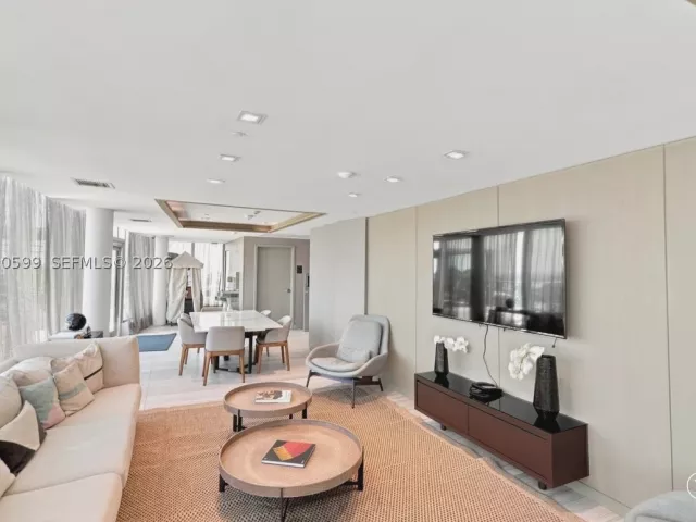 2-bedroom condo for sale in Hollywood - 4010 S Ocean Dr T3909 - MondialRealty