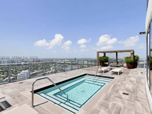 2-bedroom condo for sale in Hollywood - 4010 S Ocean Dr T3909 - MondialRealty