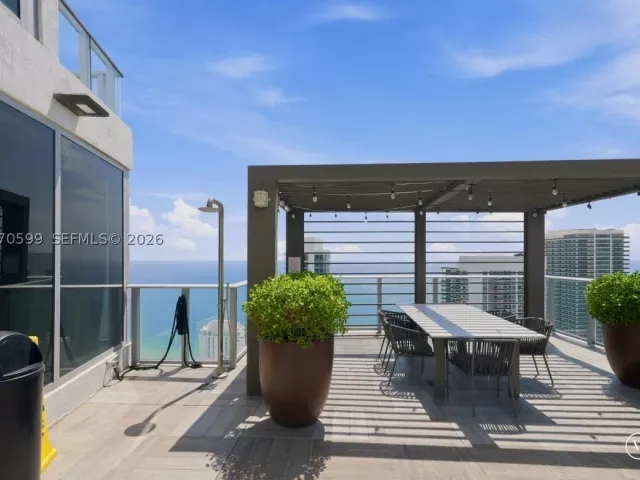 2-bedroom condo for sale in Hollywood - 4010 S Ocean Dr T3909 - MondialRealty