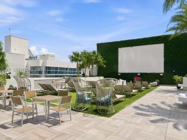2-bedroom condo for sale in Hollywood - 4010 S Ocean Dr T3909 - MondialRealty
