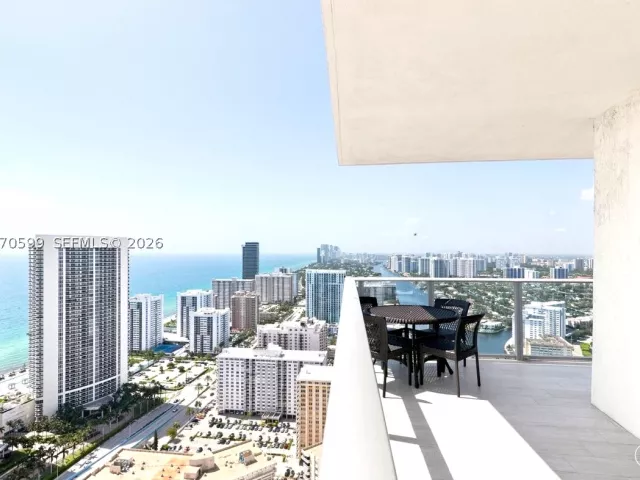 2-bedroom condo for sale in Hollywood - 4010 S Ocean Dr T3909 - MondialRealty