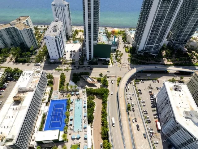 2-bedroom condo for sale in Hollywood - 4010 S Ocean Dr T3909 - MondialRealty