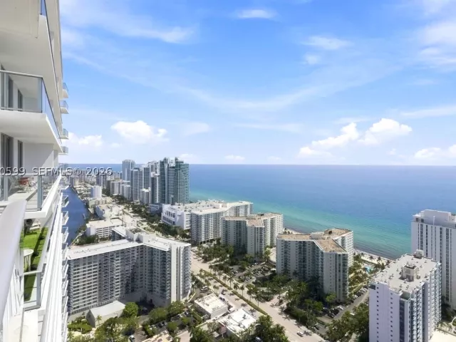 2-bedroom condo for sale in Hollywood - 4010 S Ocean Dr T3909 - MondialRealty