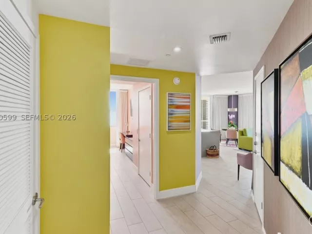 2-bedroom condo for sale in Hollywood - 4010 S Ocean Dr T3909 - MondialRealty