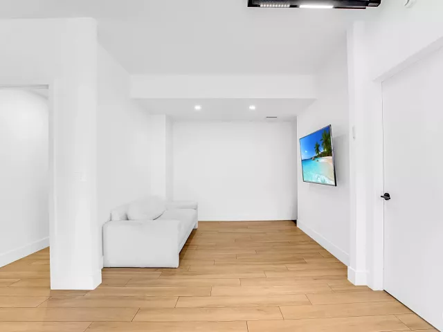 3-bedroom condo for sale in Hallandale Beach - 1865 S Ocean Drive 21c - MondialRealty