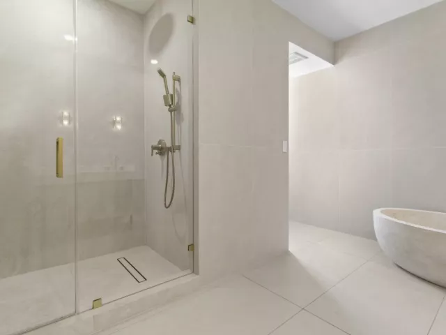 3-bedroom condo for sale in Hallandale Beach - 1865 S Ocean Drive 21c - MondialRealty