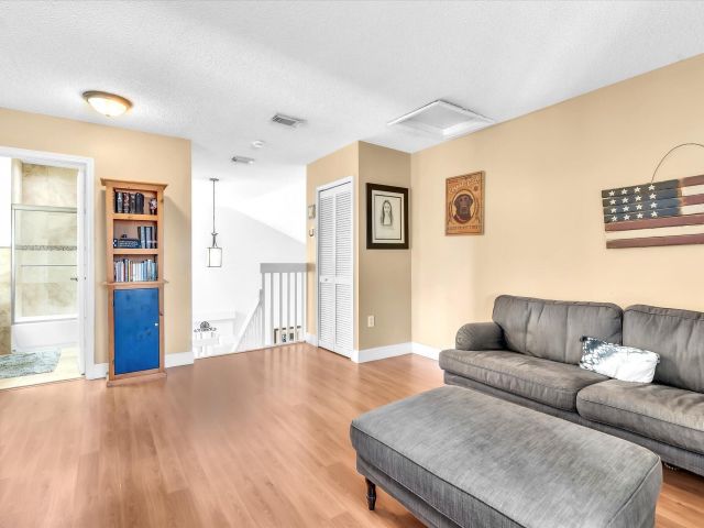 3-bedroom home for sale in Pembroke Pines - 420 NW 188TH Terrace - MondialRealty