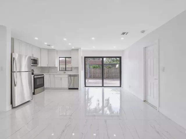 2-bedroom home for sale in Hollywood - 3030 ARTHUR Street - MondialRealty