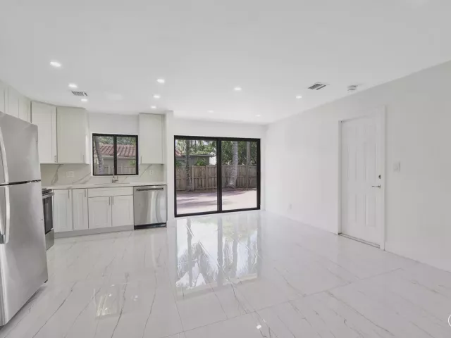 2-bedroom home for sale in Hollywood - 3030 ARTHUR Street - MondialRealty