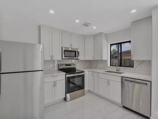 2-bedroom home for sale in Hollywood - 3030 ARTHUR Street - MondialRealty
