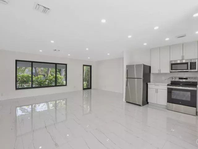 2-bedroom home for sale in Hollywood - 3030 ARTHUR Street - MondialRealty
