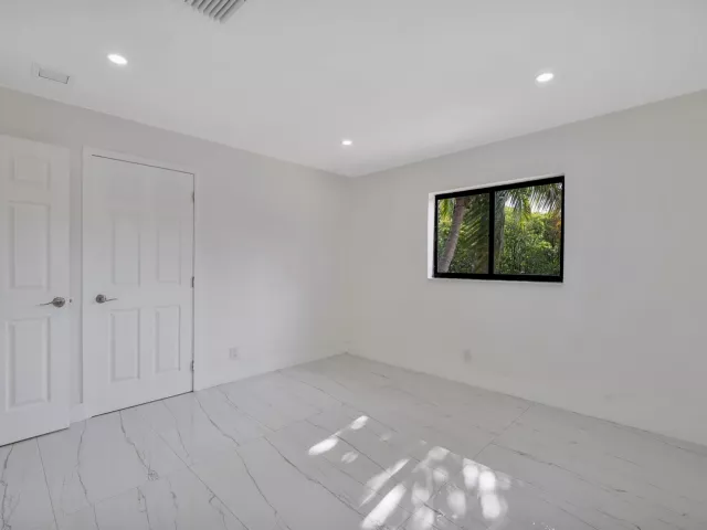 2-bedroom home for sale in Hollywood - 3030 ARTHUR Street - MondialRealty