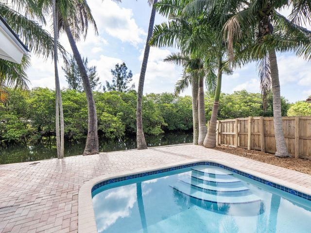 2-bedroom home for sale in Hollywood - 3030 ARTHUR Street - MondialRealty