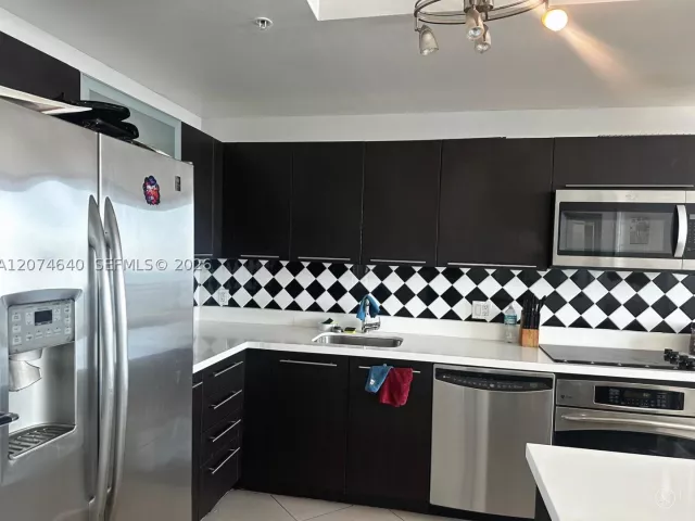 2-bedroom condo for rent in Miami - 90 SW 3rd St 4406 - MondialRealty