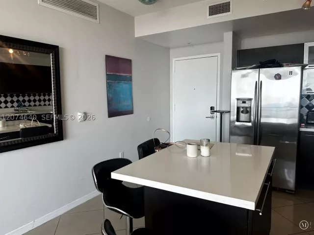 2-bedroom condo for rent in Miami - 90 SW 3rd St 4406 - MondialRealty