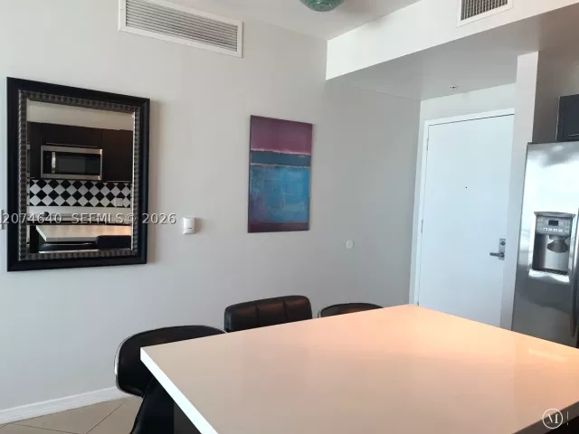 2-bedroom condo for rent in Miami - 90 SW 3rd St 4406 - MondialRealty