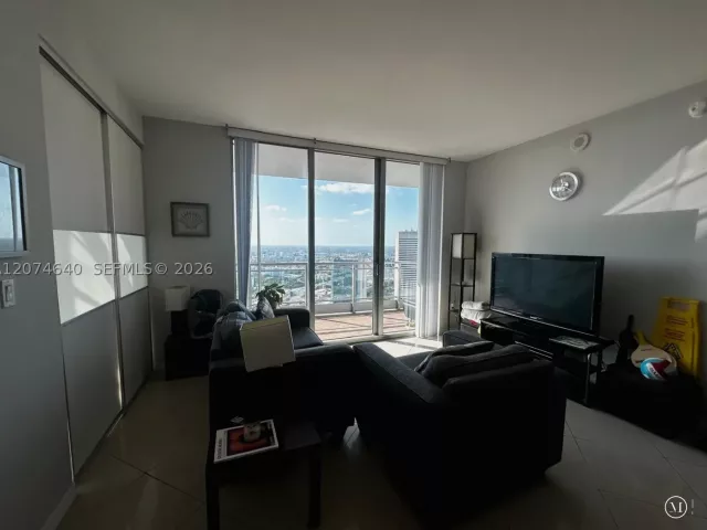2-bedroom condo for rent in Miami - 90 SW 3rd St 4406 - MondialRealty