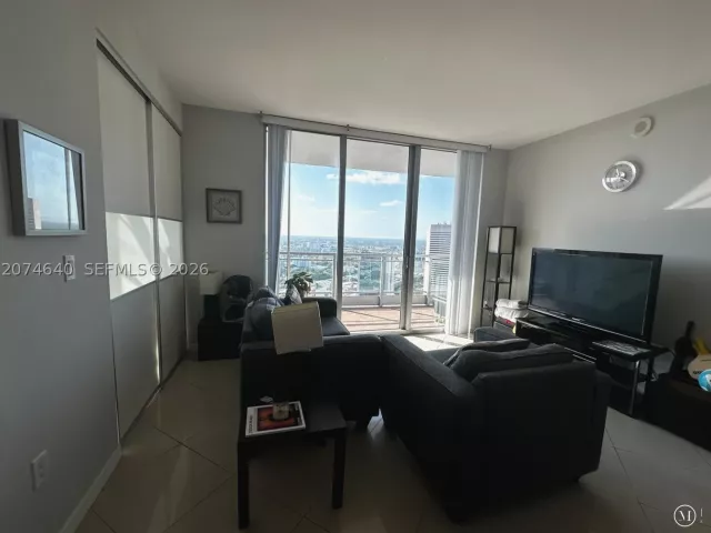 2-bedroom condo for rent in Miami - 90 SW 3rd St 4406 - MondialRealty