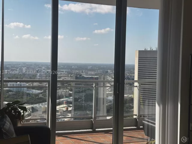 2-bedroom condo for rent in Miami - 90 SW 3rd St 4406 - MondialRealty