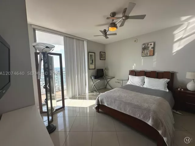 2-bedroom condo for rent in Miami - 90 SW 3rd St 4406 - MondialRealty