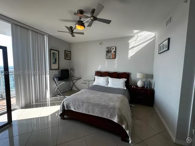 2-bedroom condo for rent in Miami - 90 SW 3rd St 4406 - MondialRealty