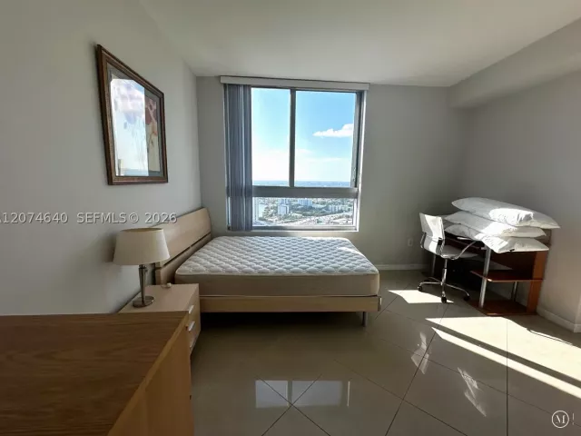 2-bedroom condo for rent in Miami - 90 SW 3rd St 4406 - MondialRealty