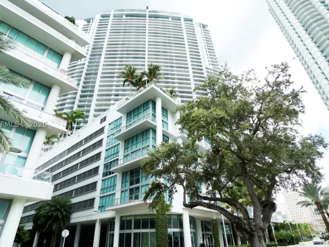 2-bedroom condo for rent in Miami - 90 SW 3rd St 4406 - MondialRealty