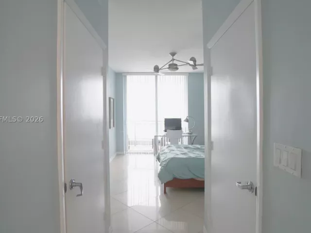 2-bedroom condo for rent in Miami - 90 SW 3rd St 4406 - MondialRealty