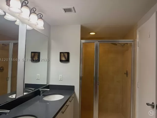 2-bedroom condo for rent in Miami - 90 SW 3rd St 4406 - MondialRealty