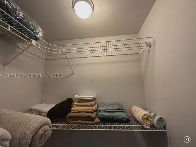 2-bedroom condo for rent in Miami - 90 SW 3rd St 4406 - MondialRealty