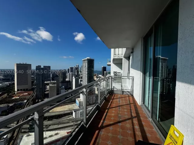 2-bedroom condo for rent in Miami - 90 SW 3rd St 4406 - MondialRealty