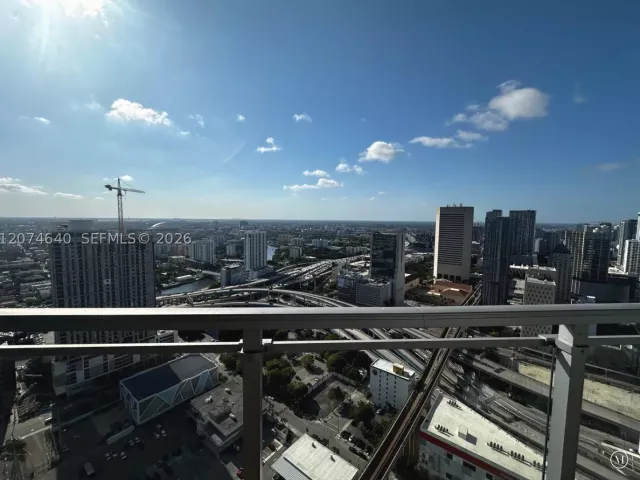 2-bedroom condo for rent in Miami - 90 SW 3rd St 4406 - MondialRealty