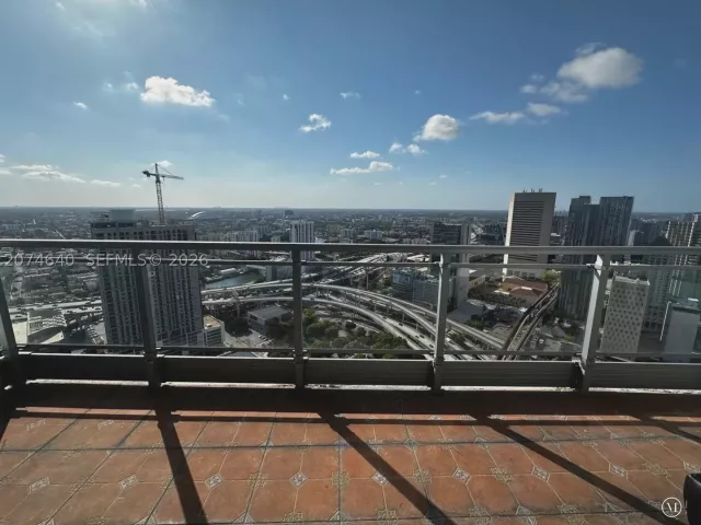 2-bedroom condo for rent in Miami - 90 SW 3rd St 4406 - MondialRealty