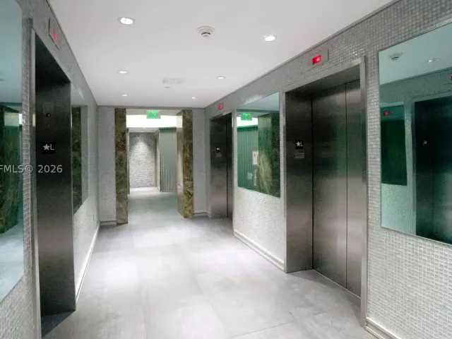 2-bedroom condo for rent in Miami - 90 SW 3rd St 4406 - MondialRealty