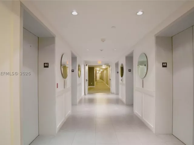 2-bedroom condo for rent in Miami - 90 SW 3rd St 4406 - MondialRealty