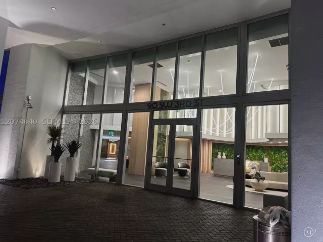 2-bedroom condo for rent in Miami - 90 SW 3rd St 4406 - MondialRealty