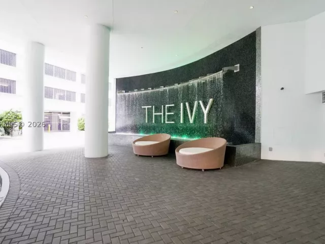 2-bedroom condo for rent in Miami - 90 SW 3rd St 4406 - MondialRealty