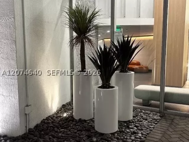 2-bedroom condo for rent in Miami - 90 SW 3rd St 4406 - MondialRealty